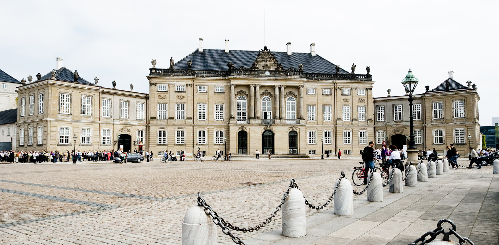 Palæet indeholder blandt andet museet Kongernes Samling - Amalienborg, som er den danske kongefamilies museum.